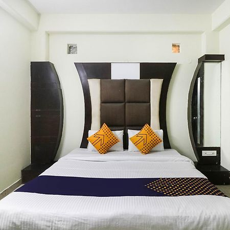 Spot On Hotel Grace Near Star Mall Gurgáon Kültér fotó