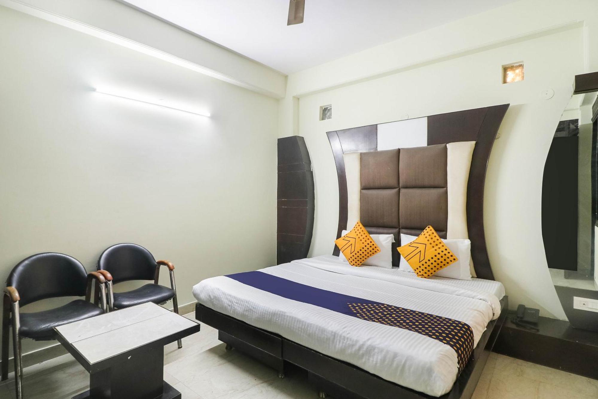 Spot On Hotel Grace Near Star Mall Gurgáon Kültér fotó